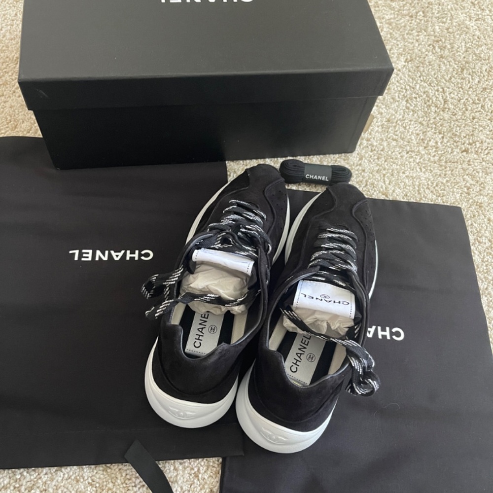 Chanel Suede Goatskin CC Black. Brand new with box, tags, dust bags. Size 38 - Picture 4 of 5